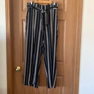 ✨H&M Hugh-Waisted, Wide Legged Pants✨